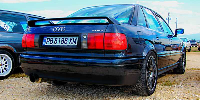 Mașină cu numere de Bulgaria parcată, posibil vizată de noi reglementări